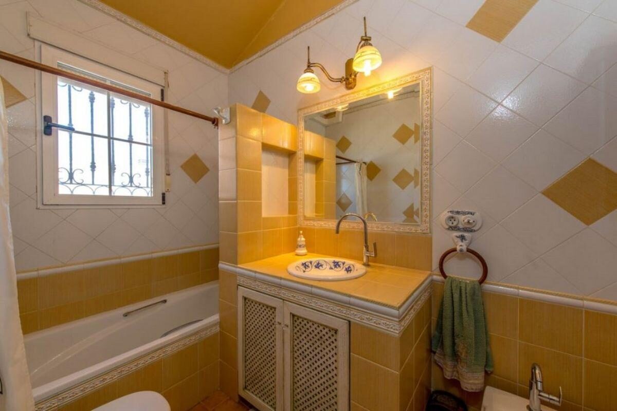 Вілла з 6 спальнями, 500м² в Торрев'єха, Іспанія [ID: 0152-619012]