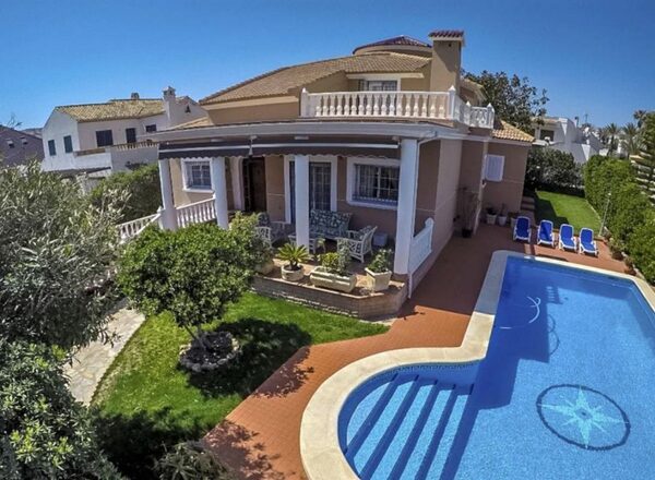 Villa in Torrevieja, Spain, 500m²