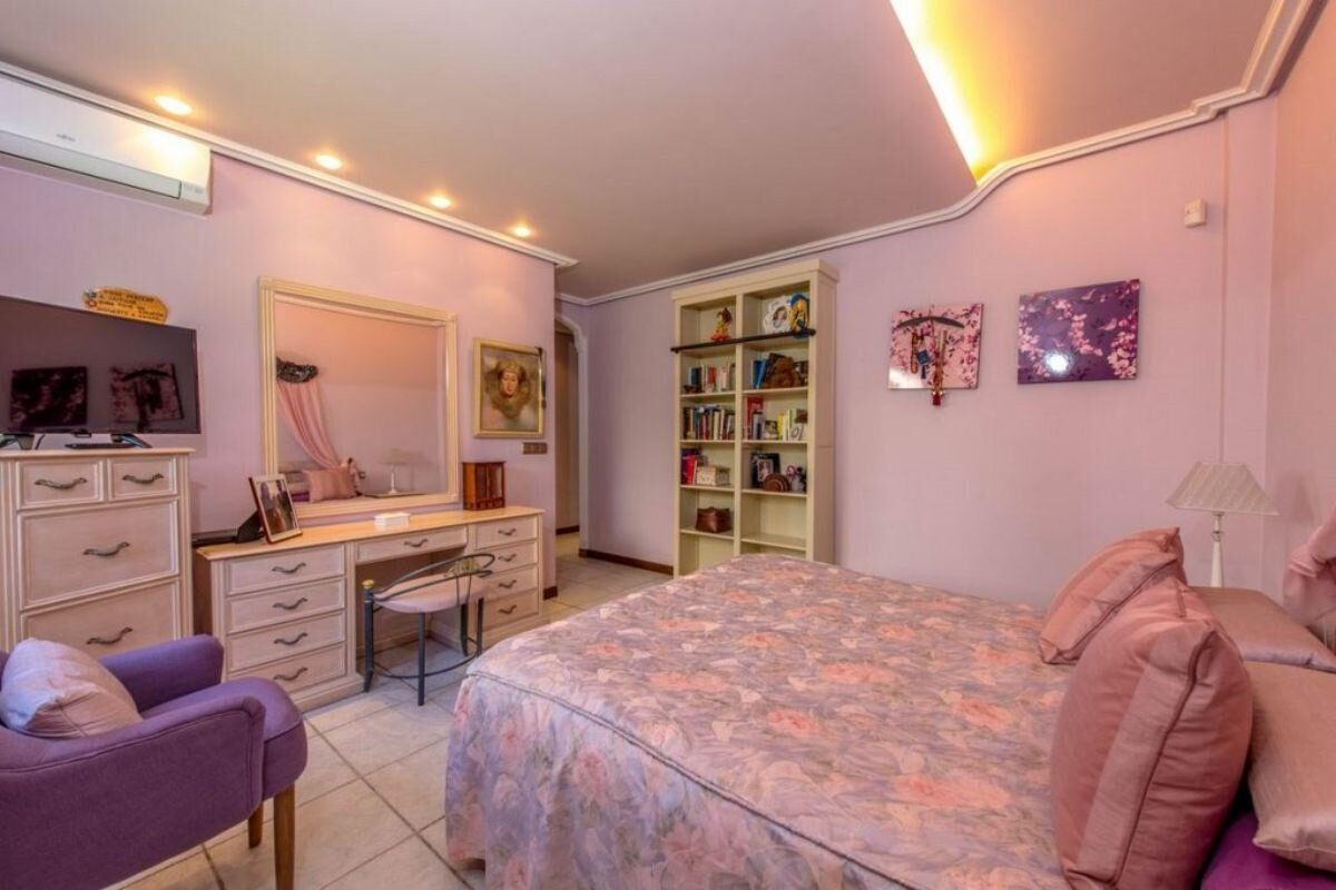 Вілла з 6 спальнями, 500м² в Торрев'єха, Іспанія [ID: 0152-619012]