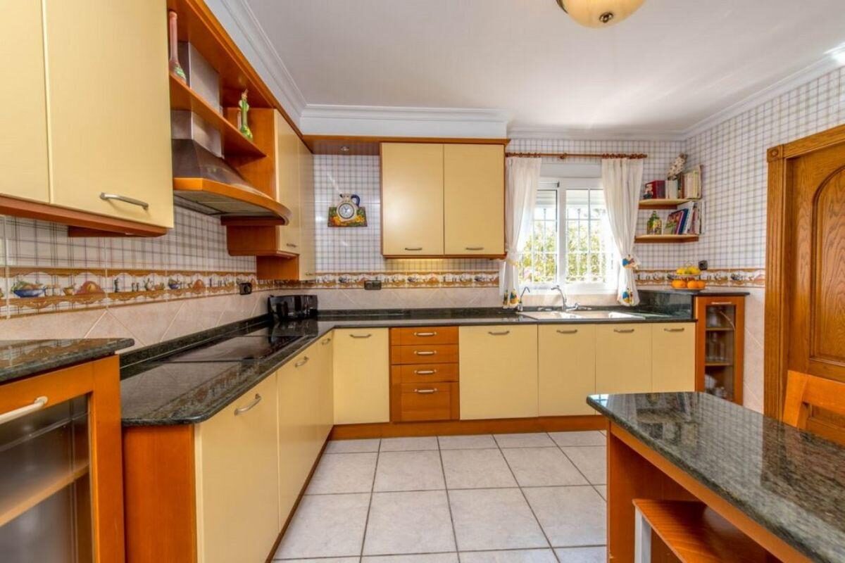 Вілла з 6 спальнями, 500м² в Торрев'єха, Іспанія [ID: 0152-619012]