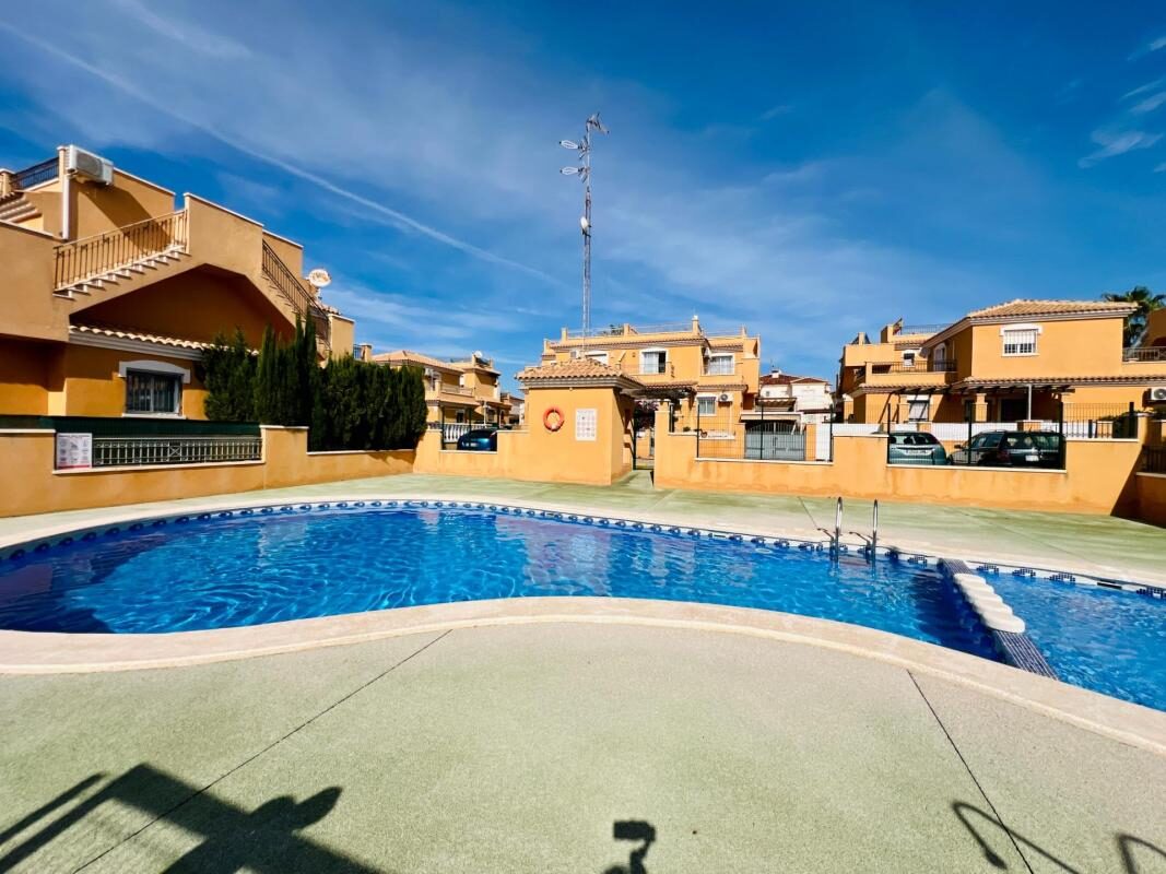 Townhouse with 3 bedrooms, 108m² in Torrevieja, Spain [ID: 0152-618043]
