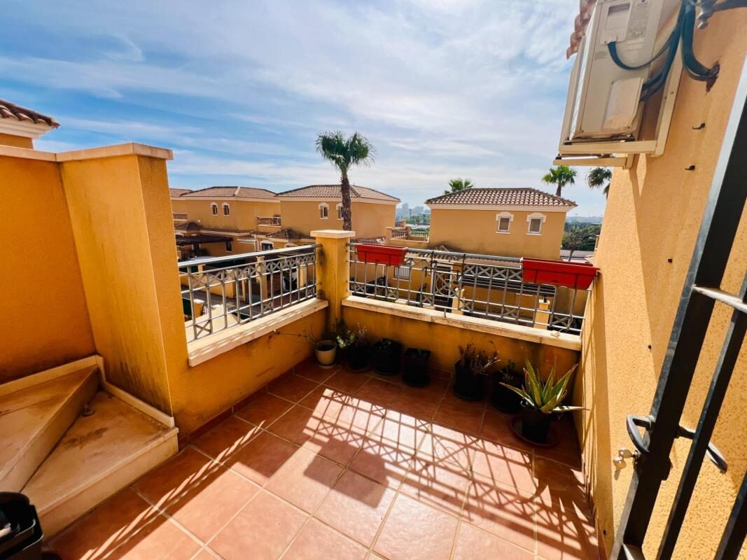 Townhouse with 3 bedrooms, 108m² in Torrevieja, Spain [ID: 0152-618043]