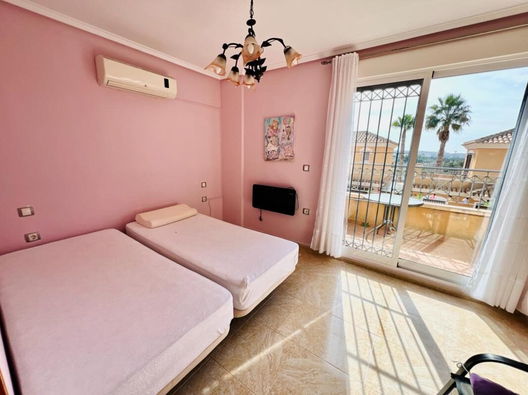 Townhouse with 3 bedrooms, 108m² in Torrevieja, Spain [ID: 0152-618043]