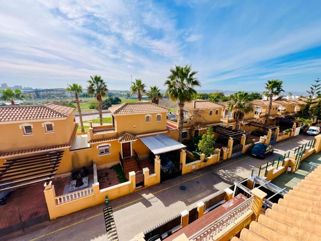 Townhouse with 3 bedrooms, 108m² in Torrevieja, Spain [ID: 0152-618043]