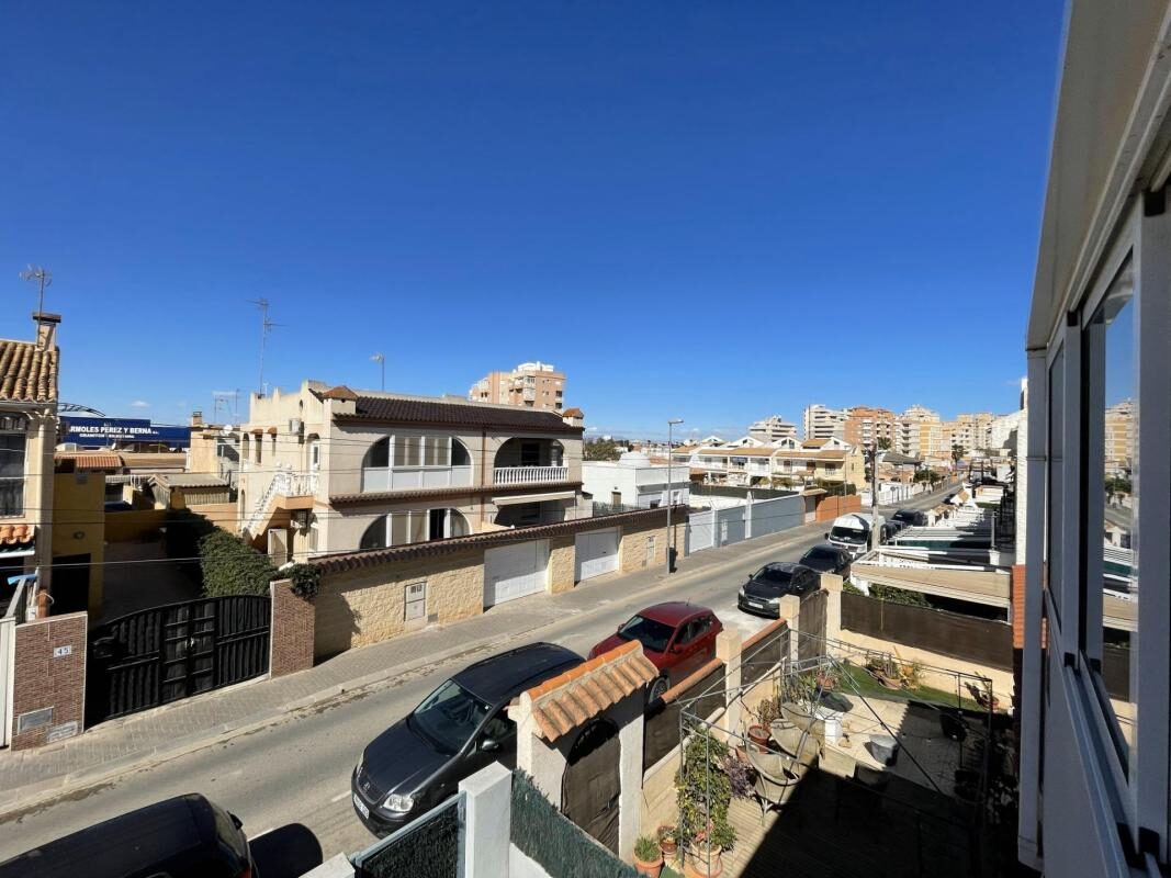 Townhouse with 3 bedrooms, 194m² in Torrevieja, Spain [ID: 0152-618041]