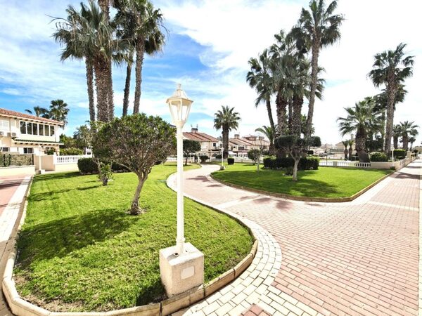 Bungalow w Orihuela, Hiszpania, 63m² - obraz 16