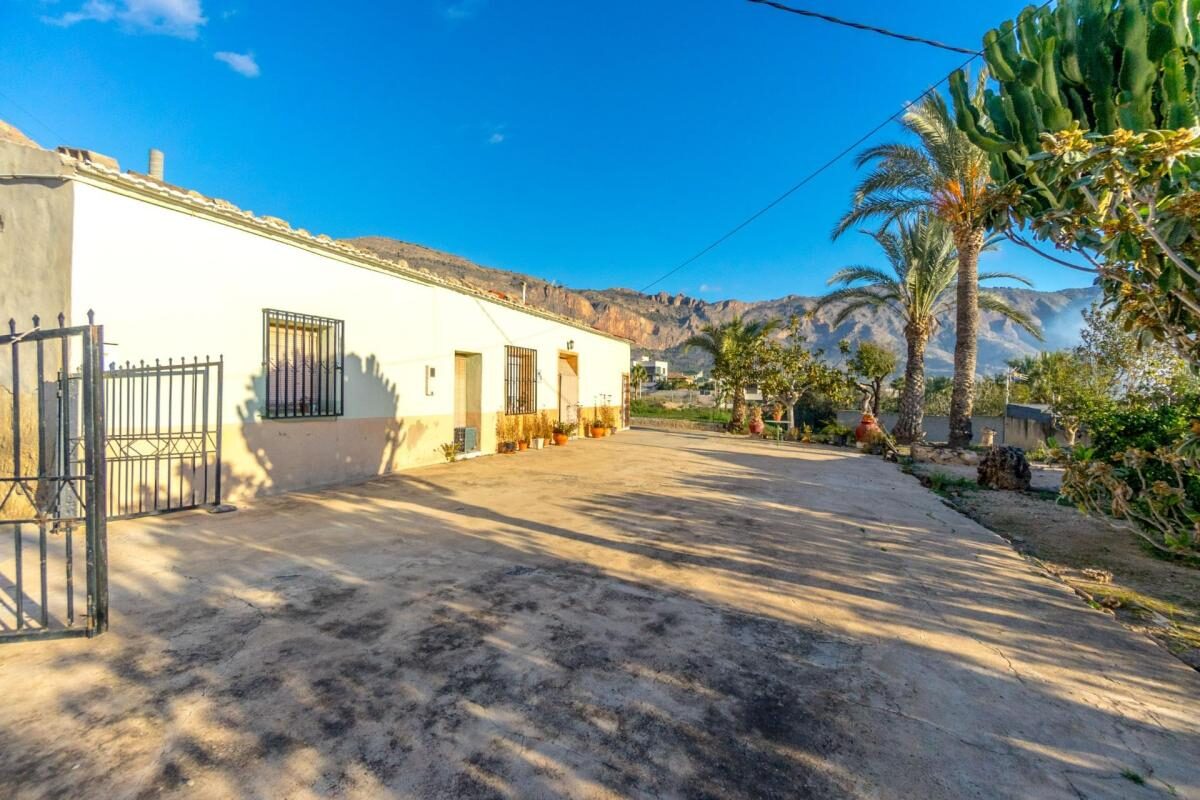 Houses with 4 bedrooms, 267m² in Orihuela, Spain [ID: 0152-605226]