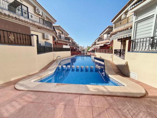 Houses in Torrevieja, Spain, 95m² - image 2