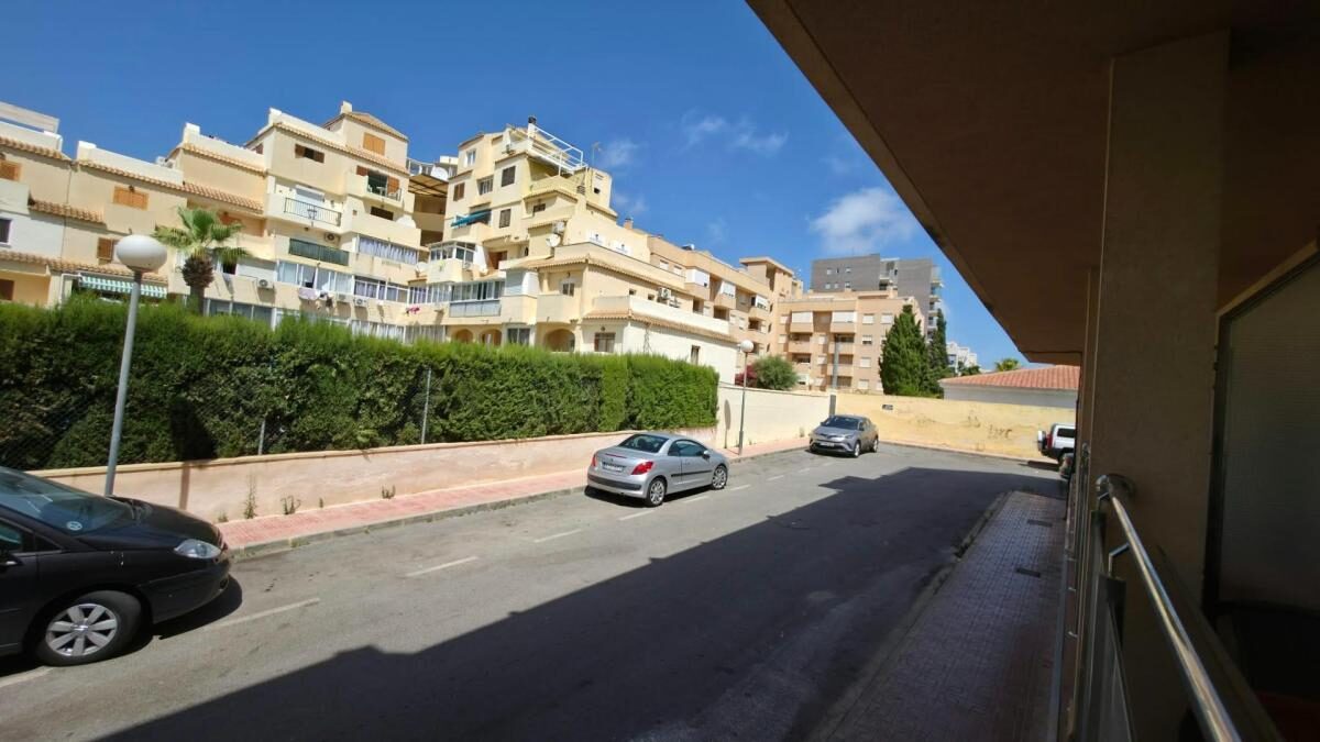 Apartments with 2 bedrooms, 73m² in Torrevieja, Spain [ID: 0152-604350]