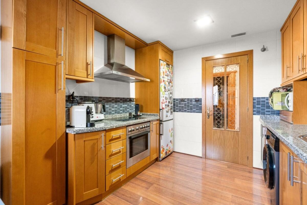 Apartments with 4 bedrooms, 265m² in Alicante, Spain [ID: 0152-590277]