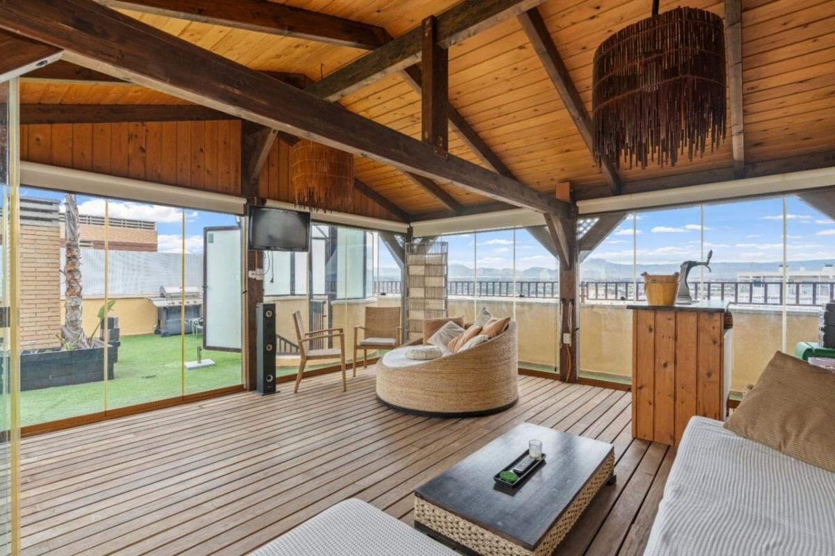 Apartments with 4 bedrooms, 265m² in Alicante, Spain [ID: 0152-590277]