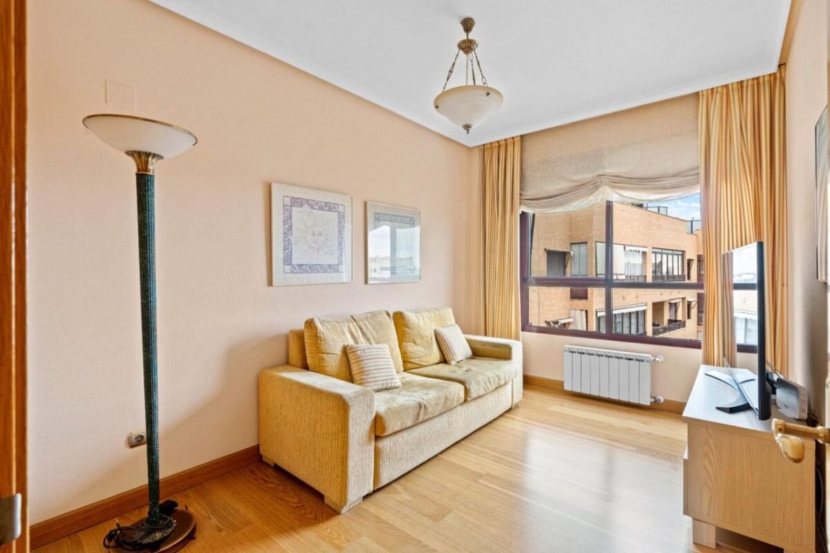 Apartments with 4 bedrooms, 265m² in Alicante, Spain [ID: 0152-590277]