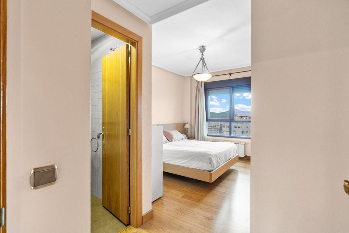 Apartments with 4 bedrooms, 265m² in Alicante, Spain [ID: 0152-590277]
