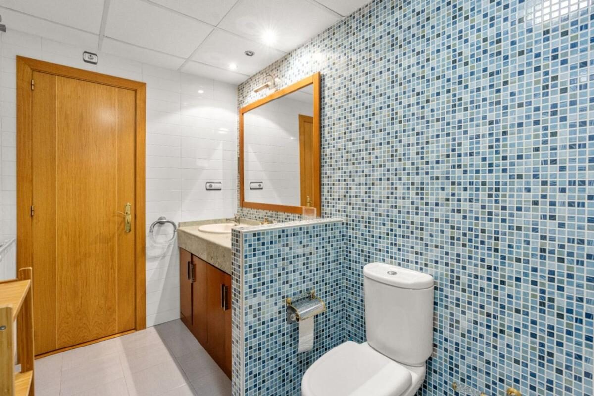 Apartments with 4 bedrooms, 265m² in Alicante, Spain [ID: 0152-590277]