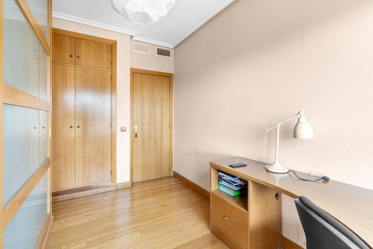 Apartments with 4 bedrooms, 265m² in Alicante, Spain [ID: 0152-590277]
