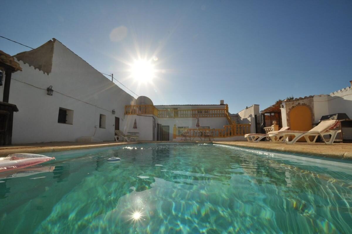 Willa z 8 sypialniami, 450m² w Pinoso, Hiszpania [ID: 0152-578346]