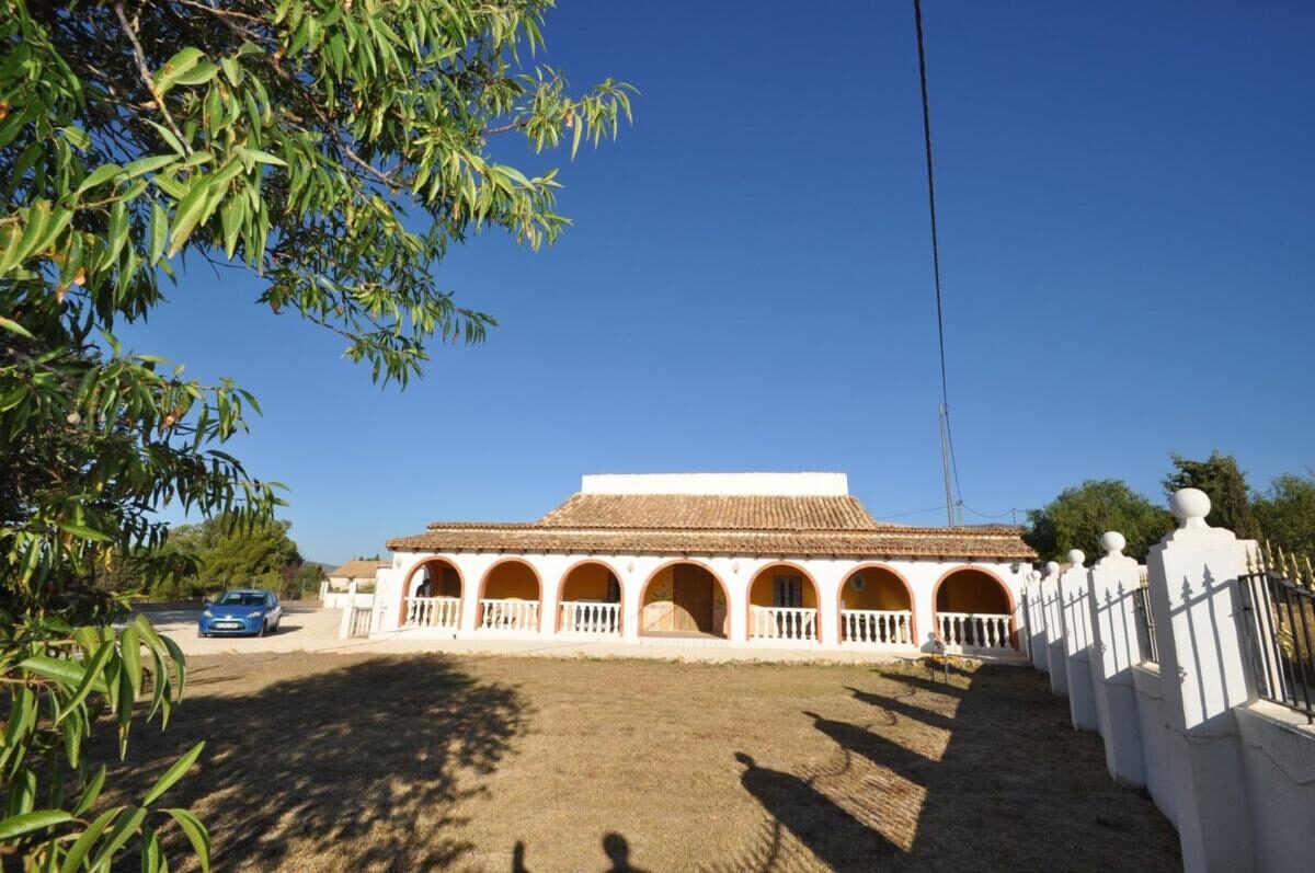 Willa z 8 sypialniami, 450m² w Pinoso, Hiszpania [ID: 0152-578346]