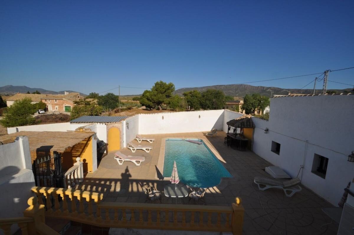Willa z 8 sypialniami, 450m² w Pinoso, Hiszpania [ID: 0152-578346]