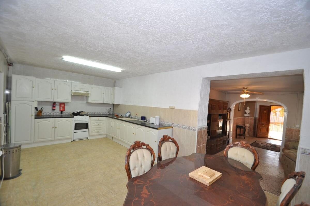 Willa z 8 sypialniami, 450m² w Pinoso, Hiszpania [ID: 0152-578346]