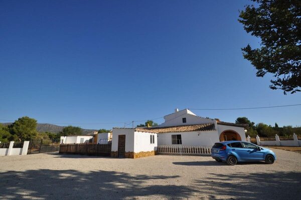 Villa in Pinoso, Spain, 450m² - image 19