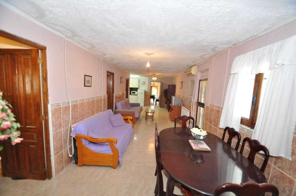 Willa z 8 sypialniami, 450m² w Pinoso, Hiszpania [ID: 0152-578346]