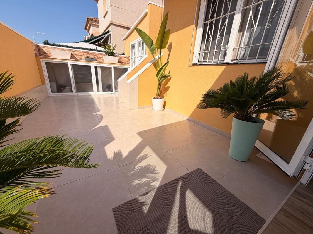 Townhouse with 3 bedrooms, 110m² in Torrevieja, Spain [ID: 0152-576083]
