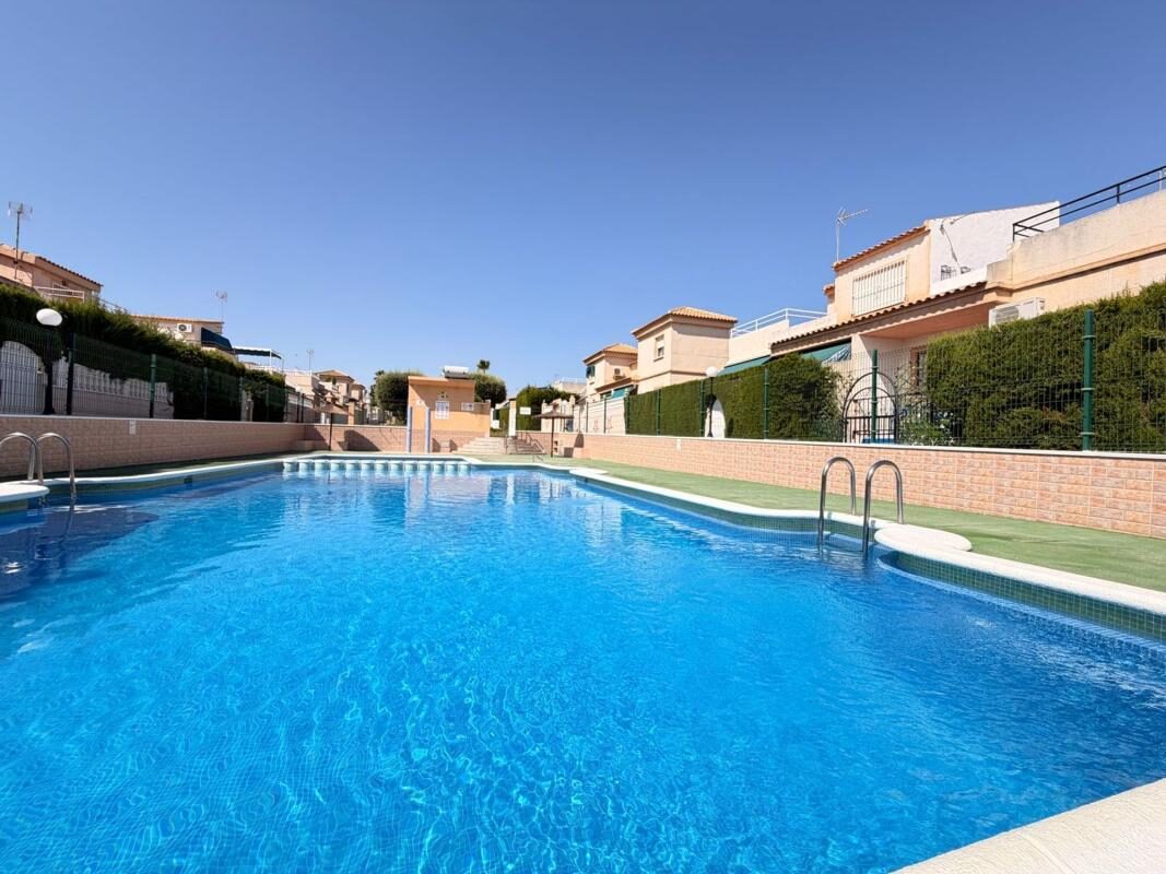 Townhouse with 3 bedrooms, 110m² in Torrevieja, Spain [ID: 0152-576083]