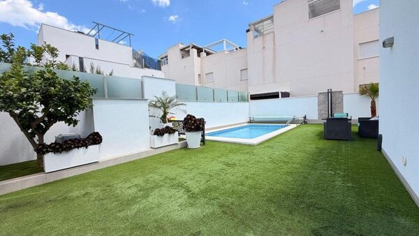 Villa in Torrevieja, Spain, 194m² - image 4
