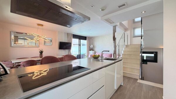 Villa in Torrevieja, Spain, 194m² - image 13