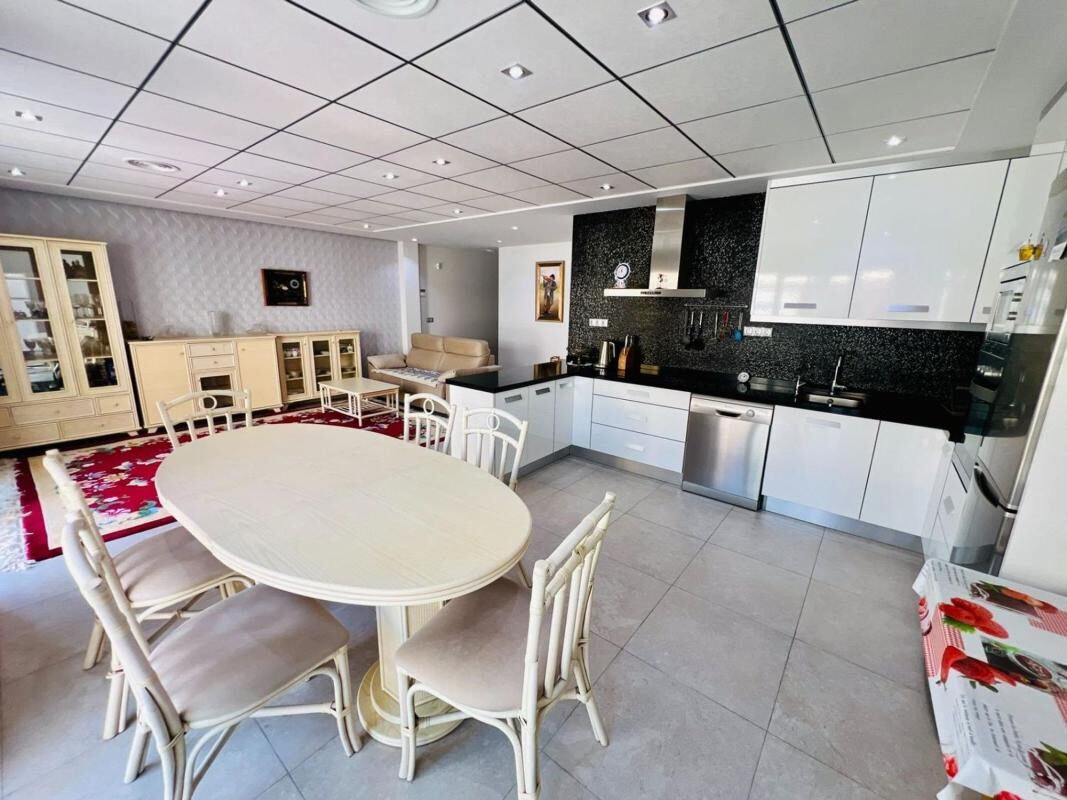 Apartments with 3 bedrooms, 111m² in Torrevieja, Spain [ID: 0152-552399]