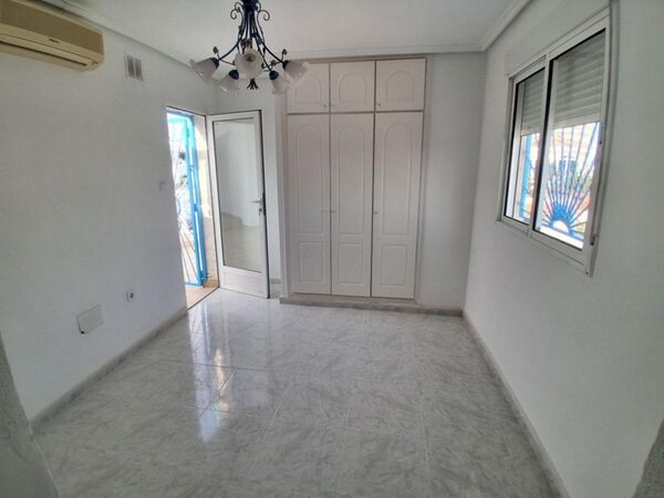 Вилла в Рохалес, Испания, 187м² - изображение 30