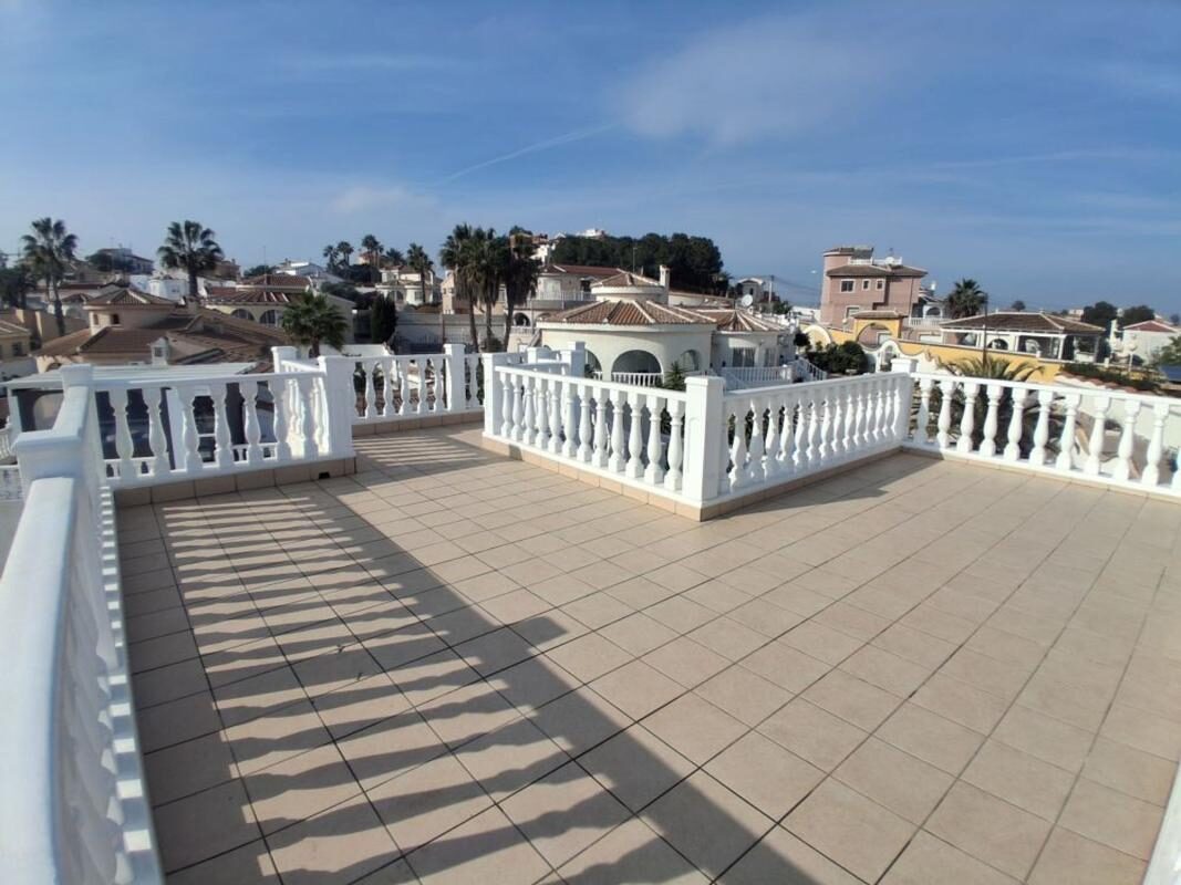 Вілла з 5 спальнями, 187м² в Рохалес, Іспанія [ID: 0152-538776]