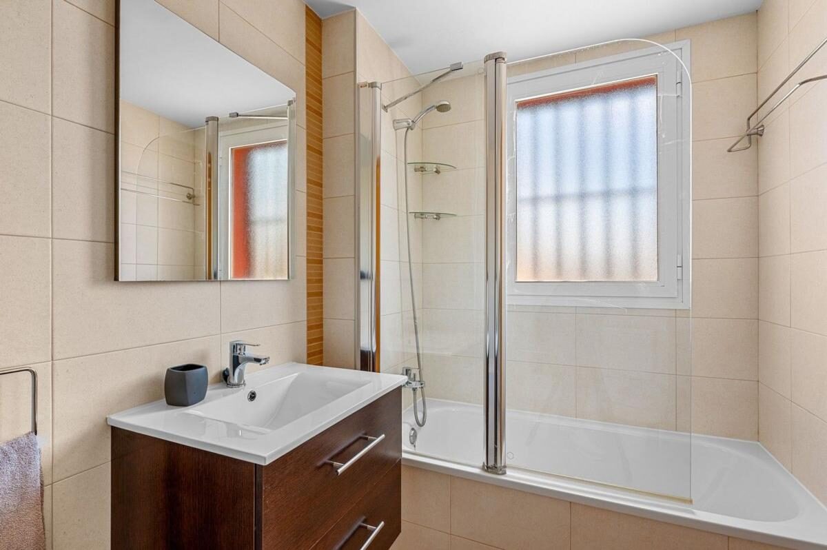 Таунхаус с 3 спальнями, 115м² в Рохалес, Испания [ID: 0152-538465]