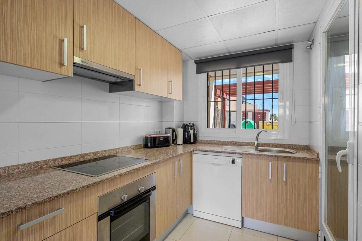 Таунхаус с 3 спальнями, 115м² в Рохалес, Испания [ID: 0152-538465]