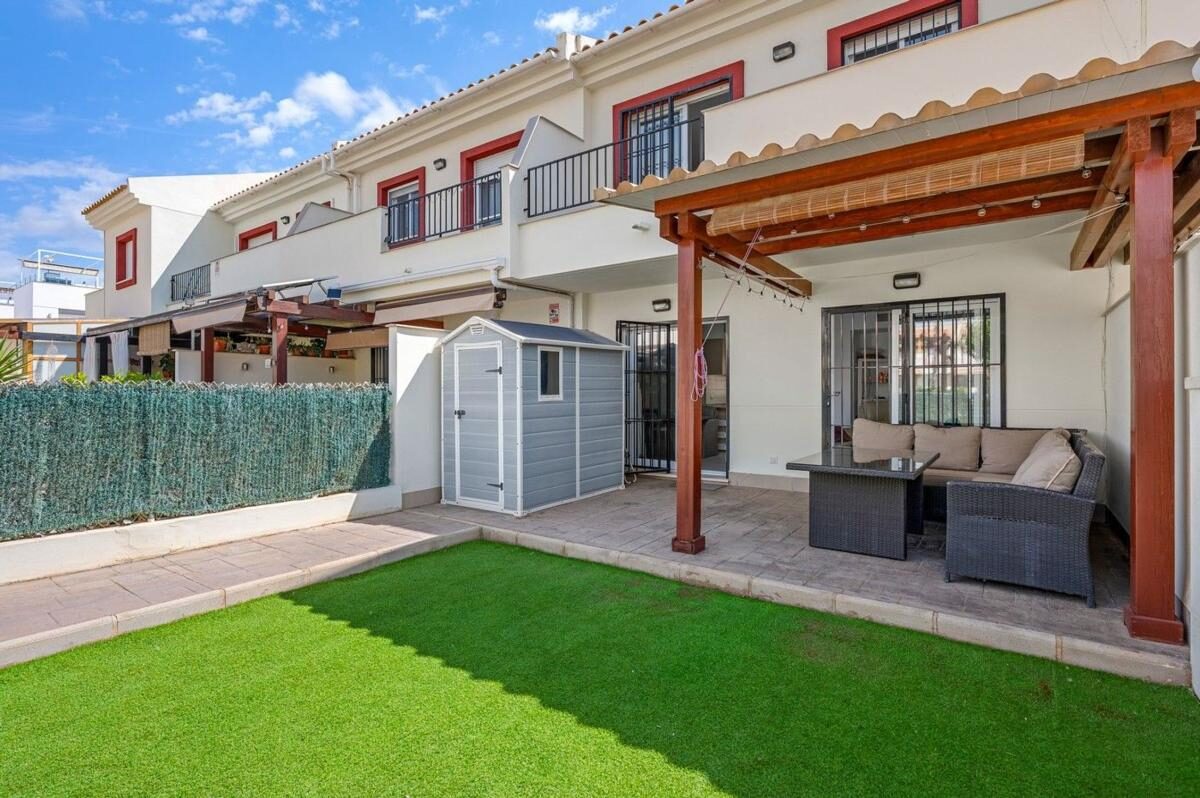 Таунхаус с 3 спальнями, 115м² в Рохалес, Испания [ID: 0152-538465]