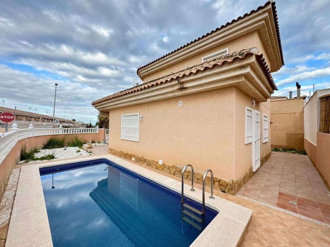 Townhouse with 3 bedrooms, 101m² in Torrevieja, Spain [ID: 0152-532173]