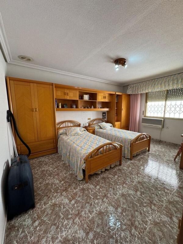 Apartamenty z 4 sypialniami, 234m² w Torrevieja, Hiszpania [ID: 0152-532090]