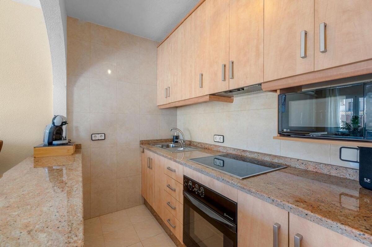 Апартаменти з 2 спальнями, 50м² в Торрев'єха, Іспанія [ID: 0152-530685]