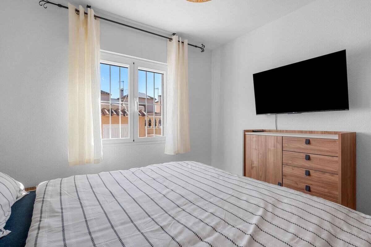 Апартаменти з 2 спальнями, 50м² в Торрев'єха, Іспанія [ID: 0152-530685]