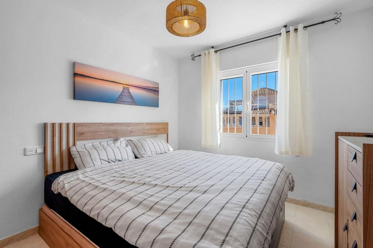 Апартаменти з 2 спальнями, 50м² в Торрев'єха, Іспанія [ID: 0152-530685]