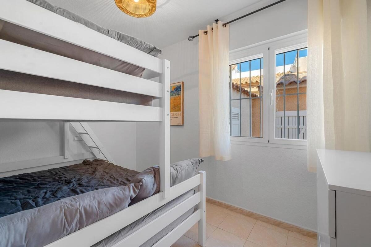 Апартаменти з 2 спальнями, 50м² в Торрев'єха, Іспанія [ID: 0152-530685]