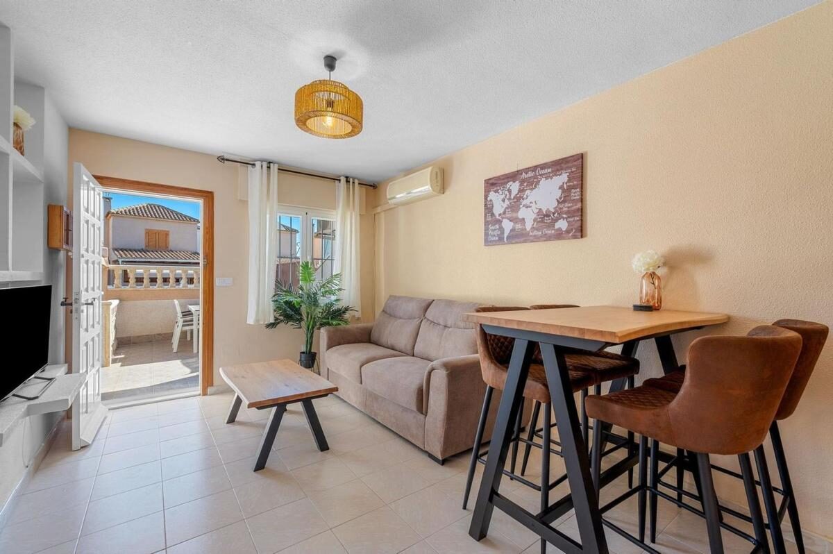 Апартаменти з 2 спальнями, 50м² в Торрев'єха, Іспанія [ID: 0152-530685]