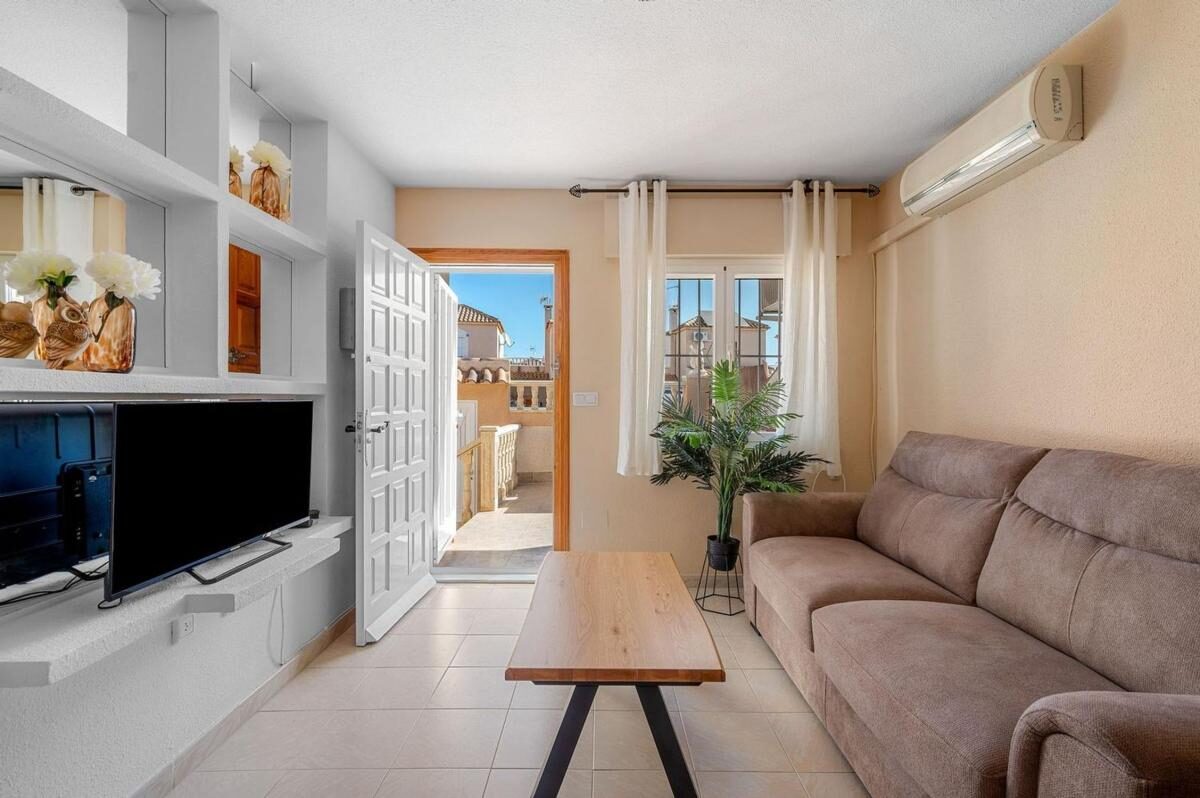 Апартаменти з 2 спальнями, 50м² в Торрев'єха, Іспанія [ID: 0152-530685]