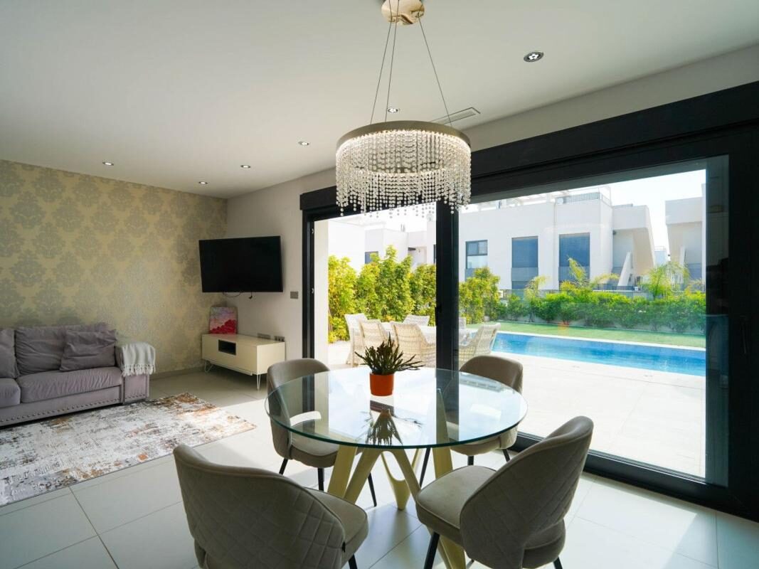 Вилла с 3 спальнями, 120м² в Рохалес, Испания [ID: 0152-529341]