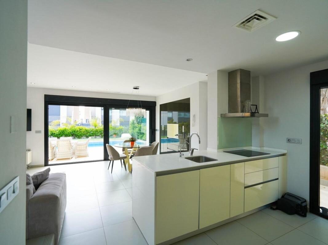 Вилла с 3 спальнями, 120м² в Рохалес, Испания [ID: 0152-529341]