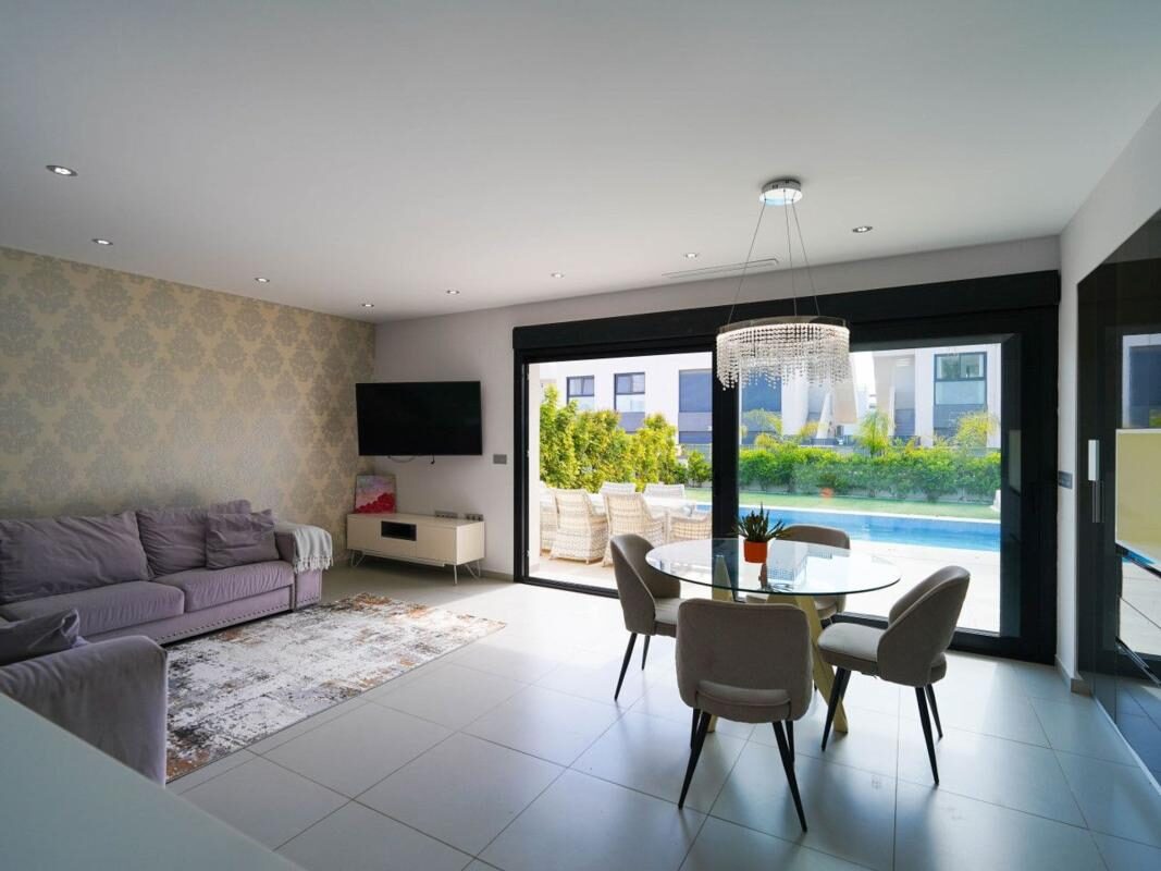 Вилла с 3 спальнями, 120м² в Рохалес, Испания [ID: 0152-529341]