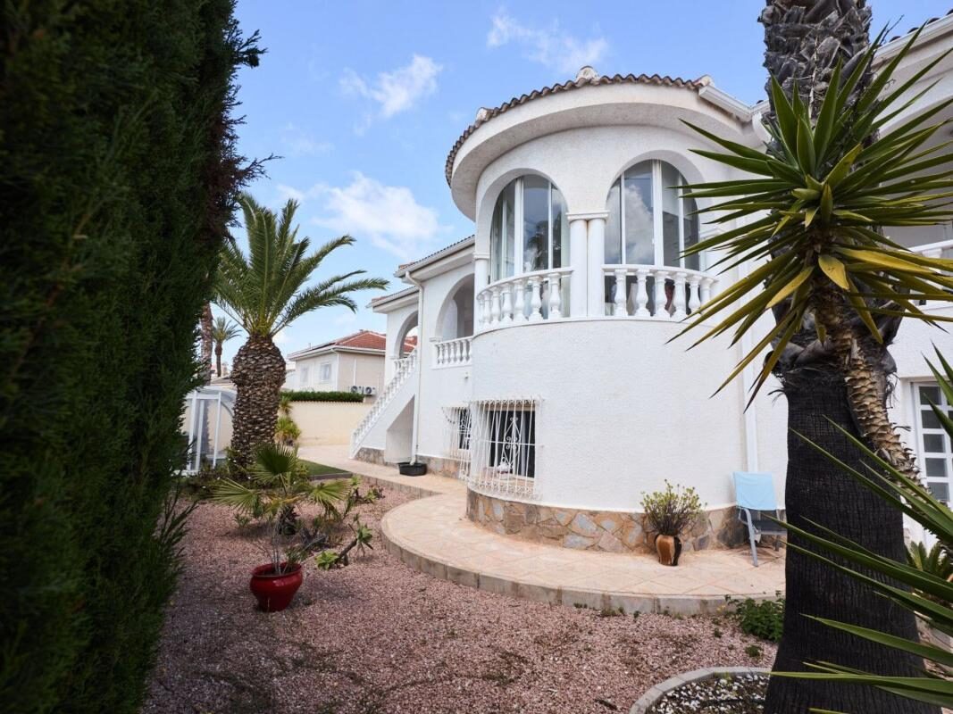 Villa with 4 bedrooms, 356m² in Rojales, Spain [ID: 0152-529340]