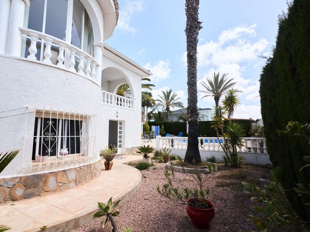 Villa with 4 bedrooms, 356m² in Rojales, Spain [ID: 0152-529340]