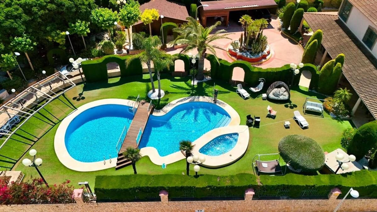 Houses with 8 bedrooms, 1000m² in Calpe, Spain [ID: 0152-522841]