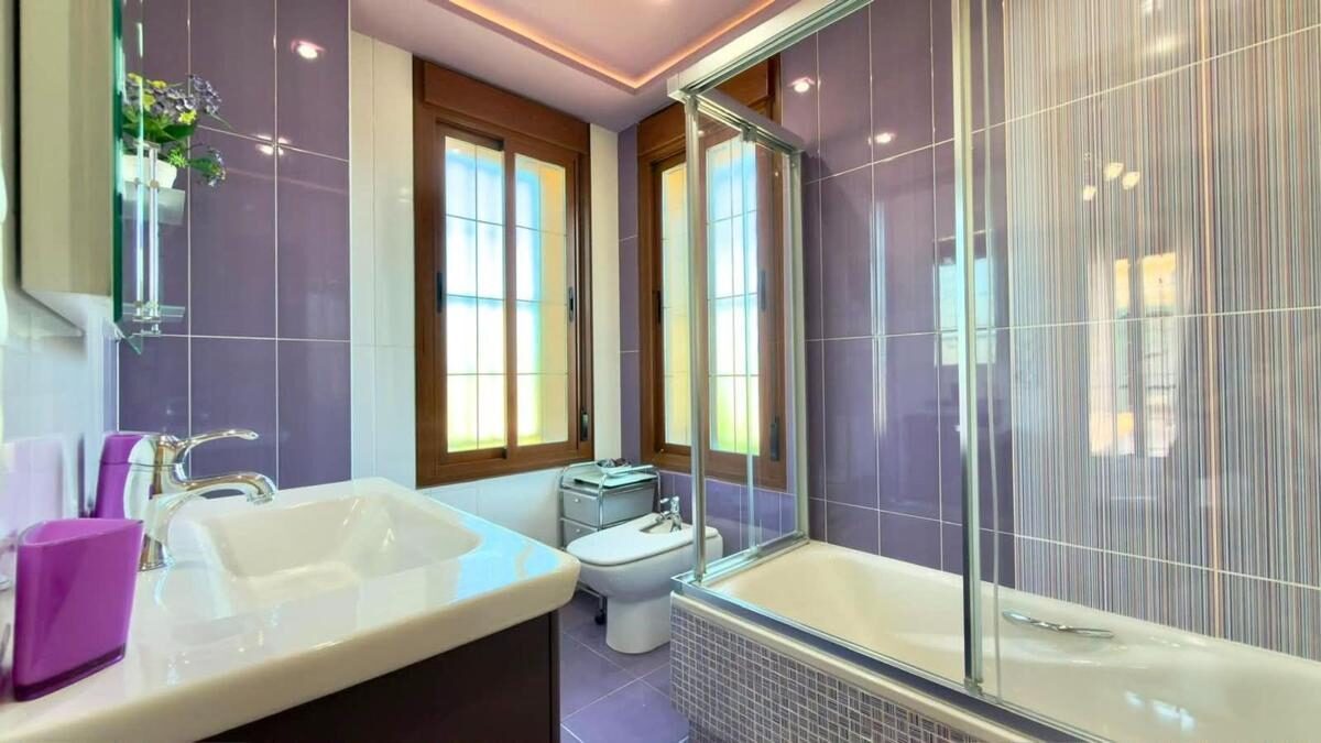 Houses with 8 bedrooms, 1000m² in Calpe, Spain [ID: 0152-522841]